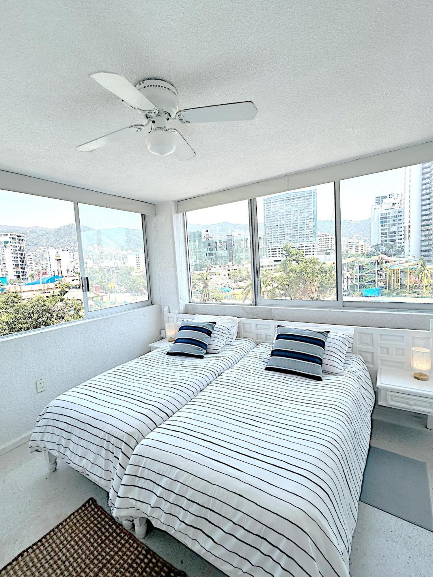 Apartment Best Location Steps From The Beach *